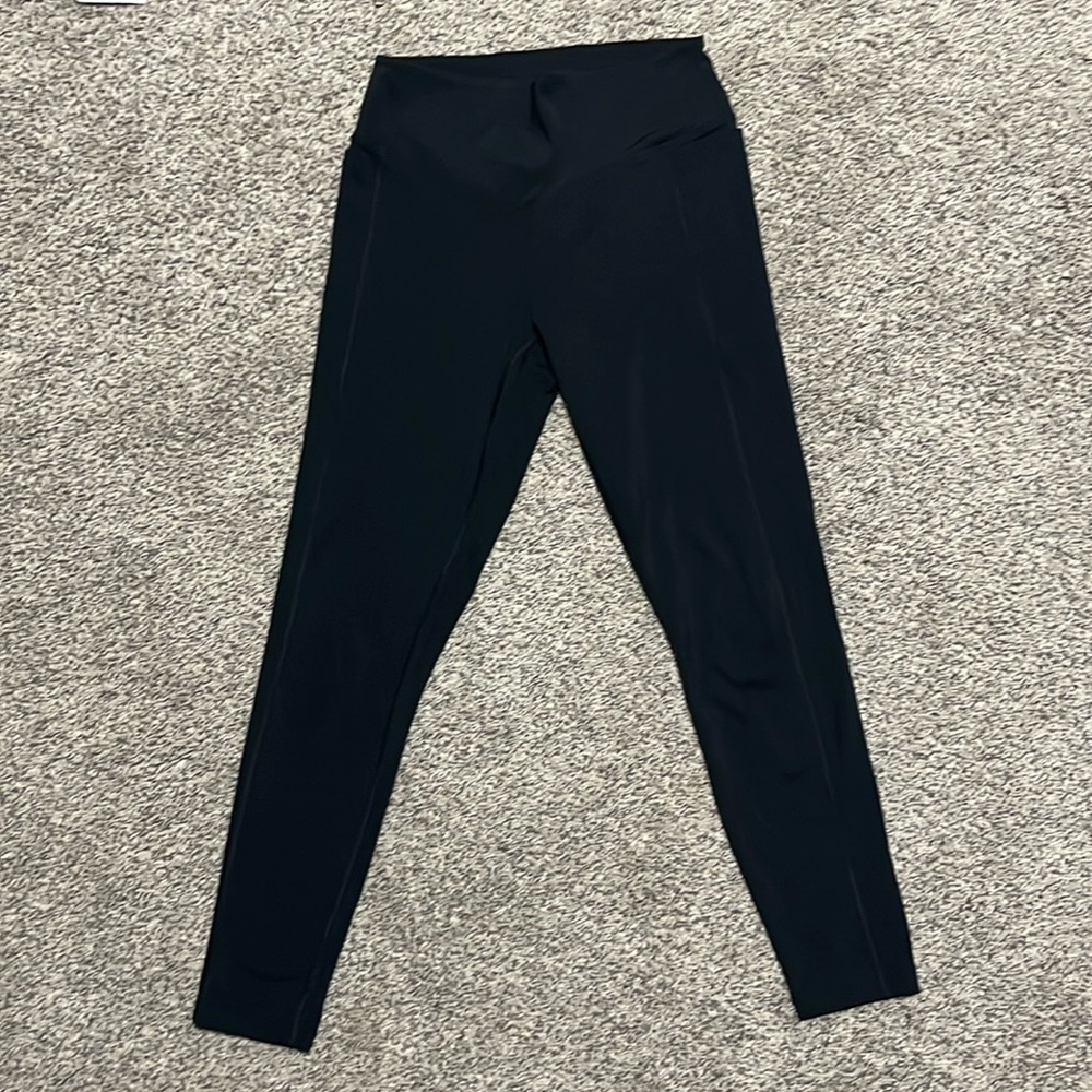 Victoria’s Secret Pink Active Wear Size Small Cropped Leggings